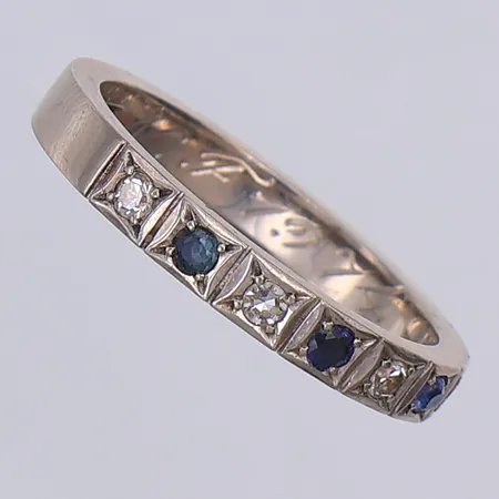 Ring, diamanter ca 0,08ctv & safirer, stl 17¼, vitguld, Pettersson Eft år 1971, gravyr, 18K Vikt: 4,2 g