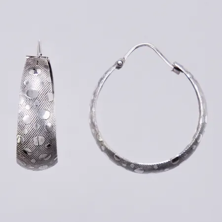 Ett par örringar Ø29mm, bredd ca 5-10mm, silver Vikt: 7 g
