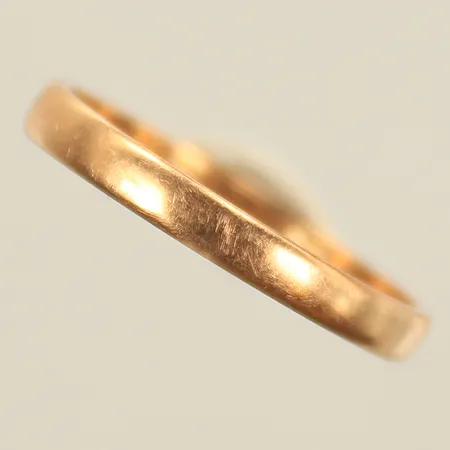 Ring stl 17½  bredd 2,5mm, graverad, 18K  Vikt: 2 g