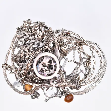 Diverse silver, 830/1000. Vikt: 63 g