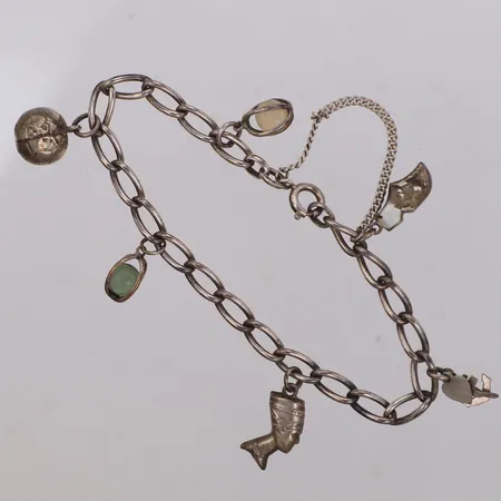 Armband, 20cm, bredd 6mm, 6 berlocker, säkerhetskedja, smärre skador på berlocker, silver Vikt: 15,7 g