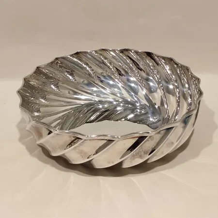 Skål, höjd 5,5cm, Ø20cm, handgjord, Italy, 800/1000 silver  Vikt: 318,4 g
