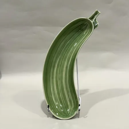 Fat, Gurkan, Stig Lindberg för Gustavsberg, längd 31cm, grönglaserat stengods, bruksslitage, nagg undertill Skickas med paket.
