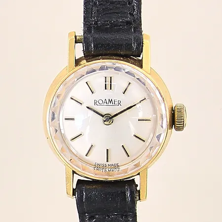 Damur Roamer, 18K, manuell, boett-nr: 4688620046, bucklig, repor, fungerar ej, läderband med slitage, inga tillbehör 
