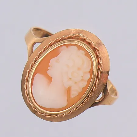 Ring, camé, stl 19, Finguldsmedjan, 18K Vikt: 2,3 g