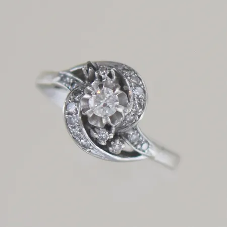 Ring 18k 0,27 ct 3,6 gr diam 16 mm Vikt: 3,6 g