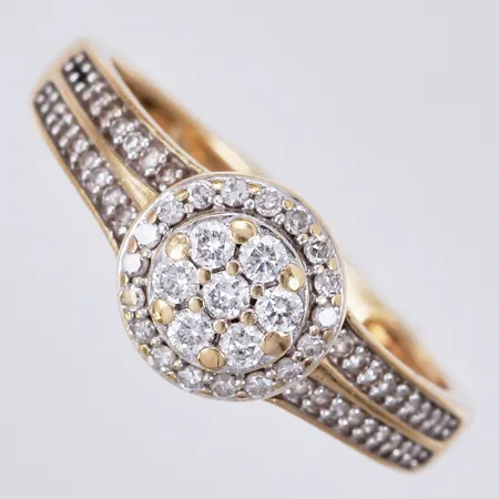 Ring med diamanter ca 54x0,005ct, 7x0,02ct, stl: 17¾, bredd: ca 1-8mm, GHA, 18K Vikt: 3,1 g