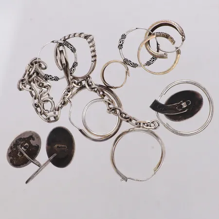 Diverse silver, defekt, 830,925/1000 silver Vikt: 25,5 g