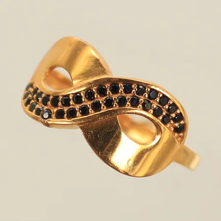 Ring med svarta stenar, stl ca 19, 2-5mm (repig) 21K, 3,5g 