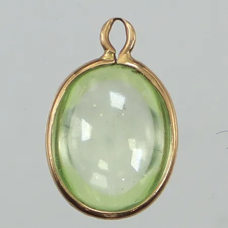 Hänge grön sten, längd 15,9mm, bredd 10,3mm, 18K  Vikt: 1,2 g