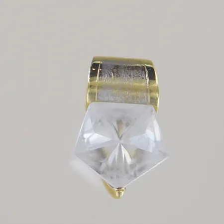 Hänge med sten, längd 2 cm bredd 1cm, 18k Vikt: 3,7 g