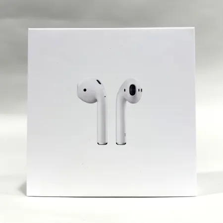 Hörlurar, Apple Airpods, modell: MV7N2ZM/A, serie-nr: GFJN703PLX2Y, laddningsetui samt laddningssladd medföljer, originalkartong, bruten plombering
