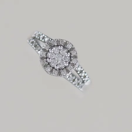 Ring vitguld med brilj 0,30ct 18k ,Ø16 mm Vikt: 3,5 g
