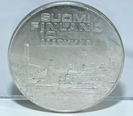  Jubileumsmynt EM Friidrott Helsingfors 1971, 10 Mark, Ø 35mm 925/1000 ligger i blå plastficka med intyg -beskrivning på svenska och finska Vikt: 24 g