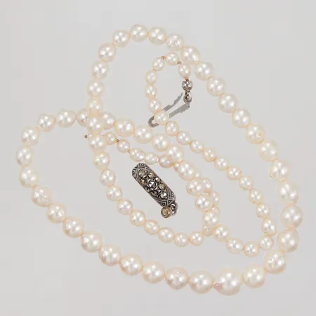 Pärlcollier doserade odlade pärlor, Ø 3,4 - 7,5mm, ca 45,5cm, silverlås med markasiter, defekt/av, Silver 835/1000,  Vikt: 16,1 g