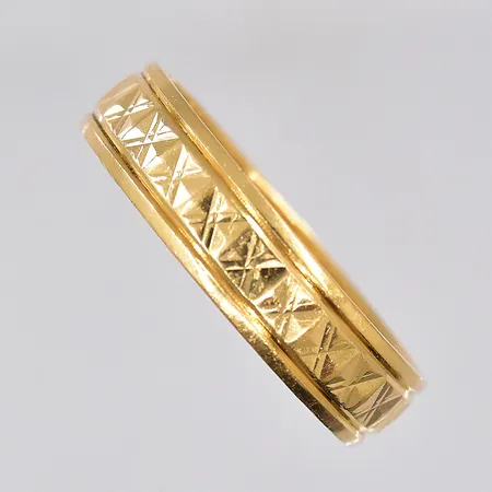 Ring, stl 19, graverad, 18K Vikt: 4,7 g