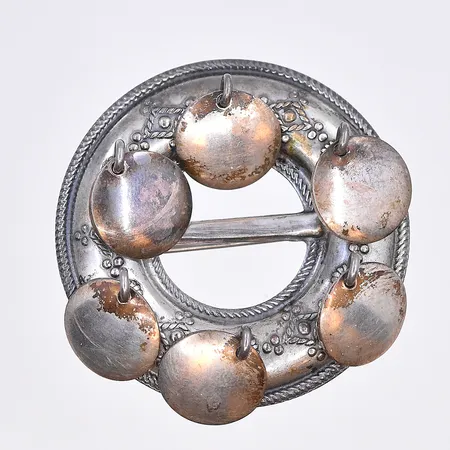 Brosch, dräktsmycke, Ø40 mm, silver 830/1000. Vikt: 9,2 g