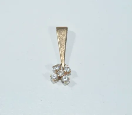 Hänge med stenar, längd 2,5 cm bredd 4-7 mm, 18k Vikt: 0,9 g