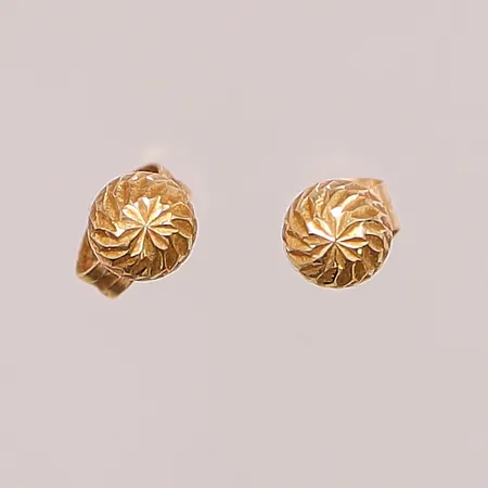 Ett par örhängen, 5mm, omaka snurrebussar, 18K 0,6g.