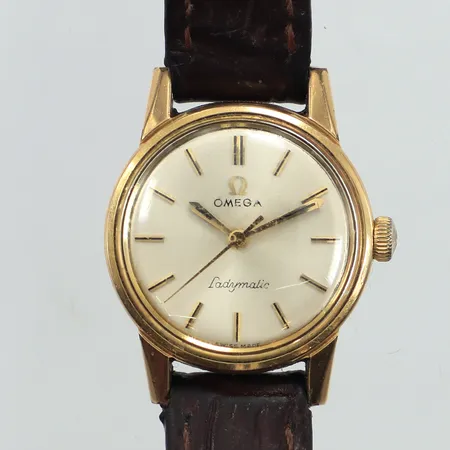 Damur Omega, Seamaster Ladymatic, Ø22mm, manuell, guld på stål, läderband, repor på glas, inga tillbehör. 