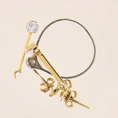 Diverse guldsmycken, stenar, diamant ca 0,02ct, skev, defekta, 18K Vikt: 3,3 g