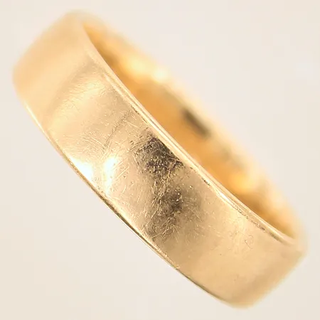 Ring, slät, stl 19, bredd 6mm, repig, 18K Vikt: 7,9 g