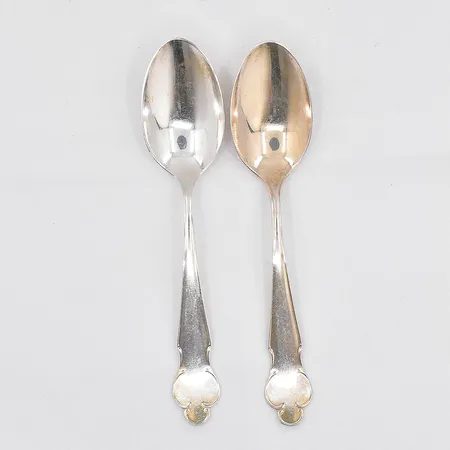 2 efterrättsskedar, modell Disa, längd 14,5cm, 830/1000 silver Vikt: 46,4 g