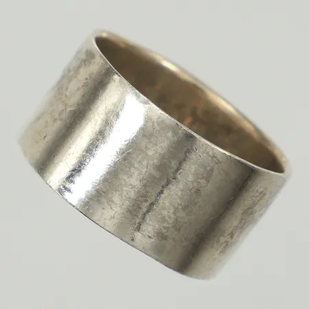 Ring, stl 16¼, bredd ca 9,5mm, SASB, 925/1000 silver  Vikt: 4,1 g
