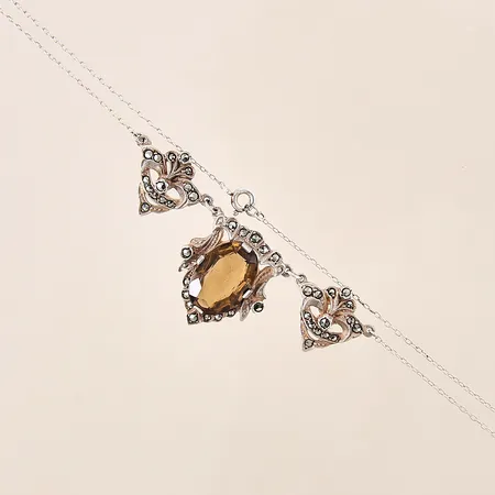 Collier Ankar med brun sten samt markasiter, längd 46cm, bredd 1-14mm, repig sten, silver 830/1000 Vikt: 8 g