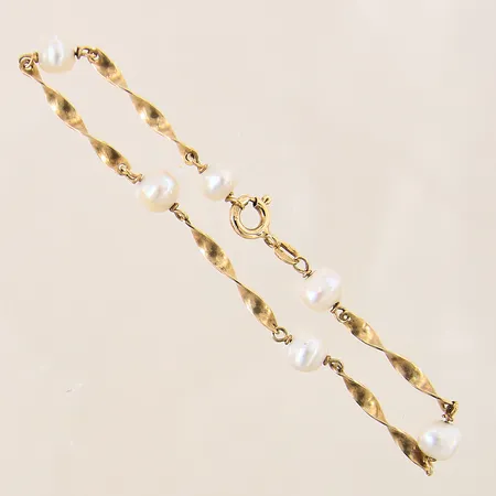 Armband med odlade pärlor, längd: 17cm, bredd: 2,5-6mm, 18K  Vikt: 3,6 g