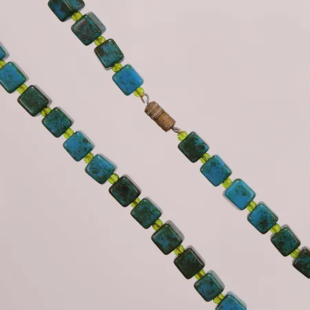 Stencollier, blågrön sten, 44cm, bredd:8mm, kubformad.