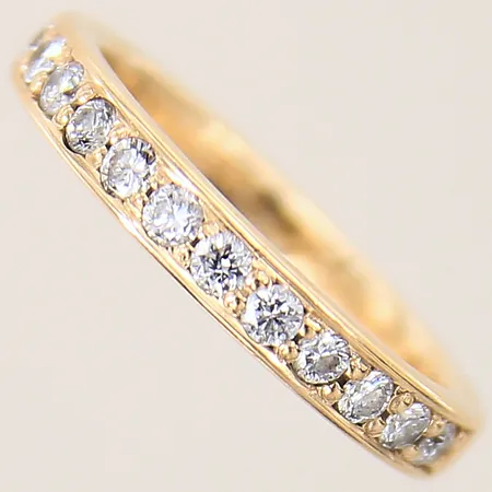 Ring med diamanter 12 x ca 0,03ct, stl 16, bredd 3mm, gravyr, 18K Vikt: 3,7 g