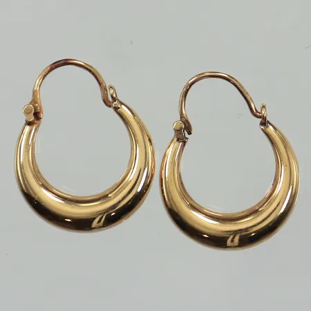 Ett par örhängen, längd 21,3mm, bredd 4mm, 18K Vikt: 2,4 g