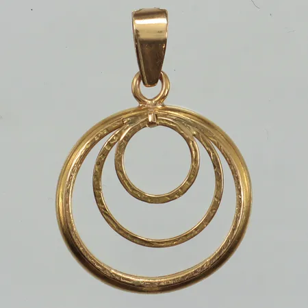 Hänge, Ø24,5mm, dekor samt ögla av 18K, 23K  Vikt: 8,8 g