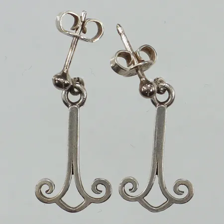 Ett par örhängen, längd 25mm, bredd 11,8mm, 925/1000 silver Vikt: 2,6 g