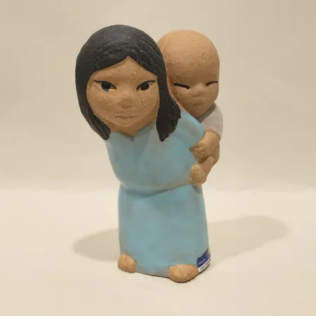 Figurin Öst, ur serien alla världens barn, Lisa Larson för Gustavsberg, höjd ca 12cm, stengods, etikettmärkt samt stämpelmärkt 