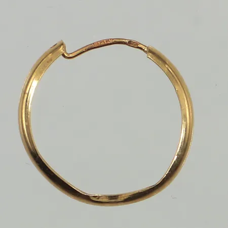 Udda örhänge, 14mm, bredd 2,6mm, 18K  Vikt: 0,3 g