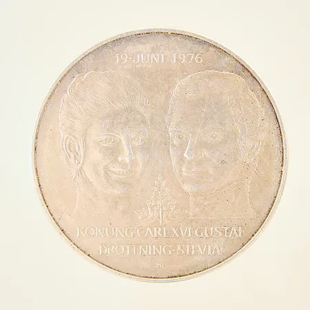 Minnesmynt Konung Carl XVI Gustaf, Drottning Silvia, 19 juni 1976, Ø36mm, nominellt värde 50kr, silver 925/1000 Vikt: 26,9 g