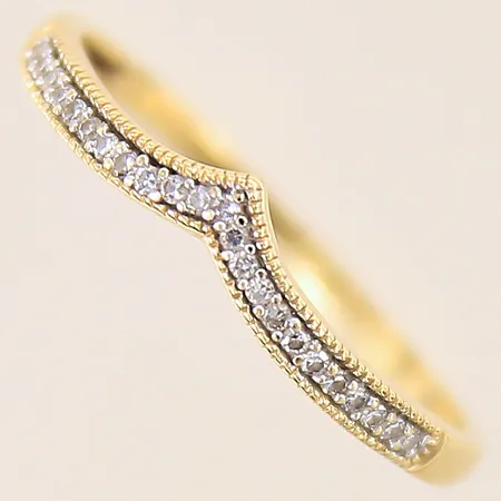 Ring med diamanter 23 x ca 0,005ct, stl 17, bredd 1,4-2,0mm, GHA, 18K Vikt: 1,4 g