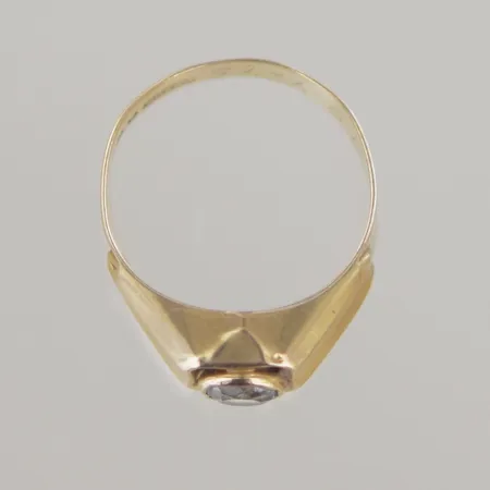 Klackring med sten, Ø16 mm bredd 3-9 mm, 18k  graverad  Vikt: 2,1 g