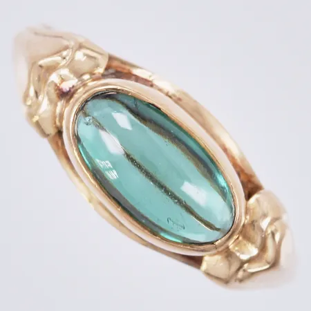 Ring med sten, stl: 17 ¼, bredd ca 2-6mm, otydliga stämplar, 1965, 18K Vikt: 2,7 g