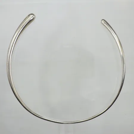 Stelt collier Mercy, Georg Jensen, längd 37cm, bredd 3,5-10,2mm, repig, 925/1000 silver inga övriga tillbehör  Vikt: 45,1 g