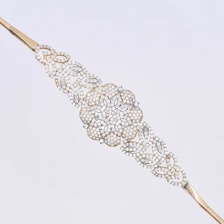 Armband med vita stenar, längd 18,5 cm, bredd 2-21 mm, saknas några stenar, 14K. Vikt: 10,6 g