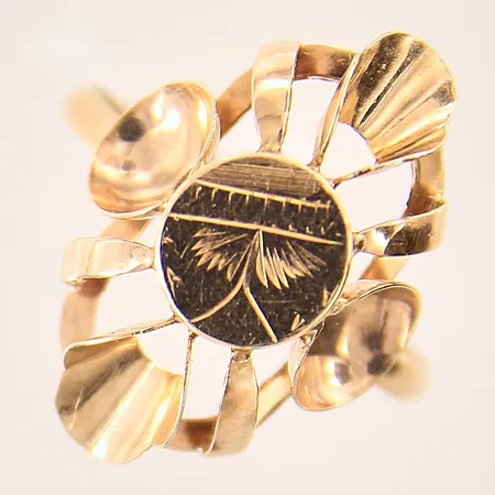 Ring med dekor, stl: 19, bredd: 1,8-21,9mm, 14K  Vikt: 1,7 g