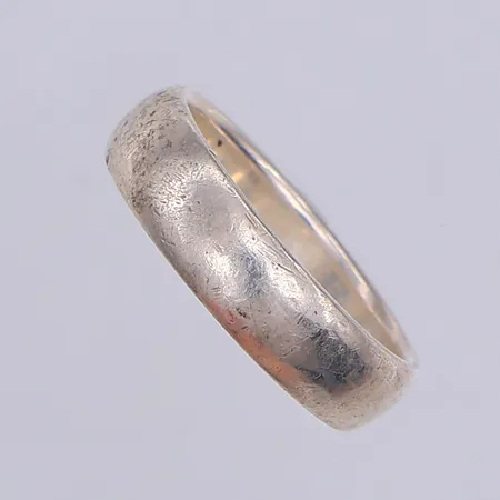 Ring, slät, stl 17, 925/1000 silver Vikt: 4,6 g