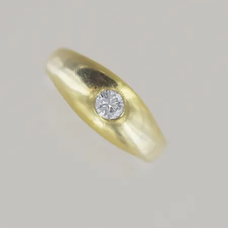 Ring solitär med diamant 0,26ct, Ø 17,75 mm bredd 2-5 mm, 18k Vikt: 6,5 g