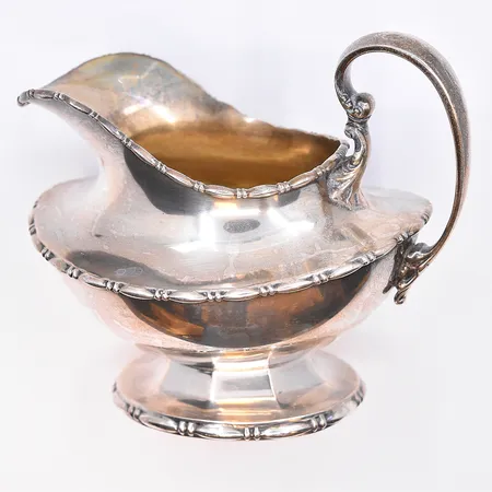 Kanna, höjd 10 cm, bredd 8,7-11 cm, silver 925/1000. Vikt: 170,6 g