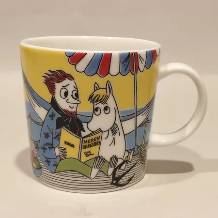 Muminmugg, Snorkfröken och poeten, 2013, Arabia, Finland, höjd 8cm, Ø8cm, märkt CR0113, porslin.