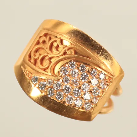 Ring med vita stenar, stl ca 18½, bredd 3-18mm, 22K, 9,3g 