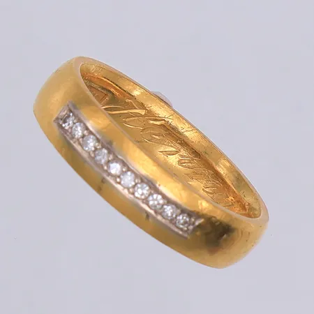 Ring, diamanter 10 x ca0,01ct, stl 17½, gravyr, 23K Vikt: 7,5 g